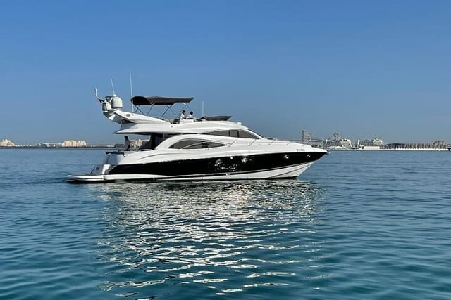 private-yacht-charter-experience-in-dubai-marina_1